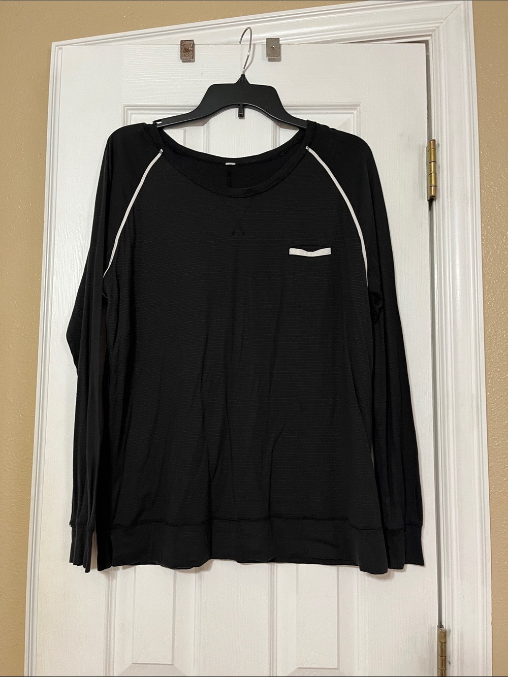 Black Long-Sleeve Women's Top with Contrast Piping